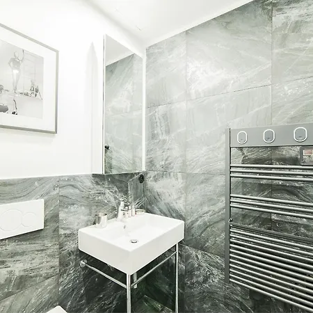 Pavillon Marais 4* パリ